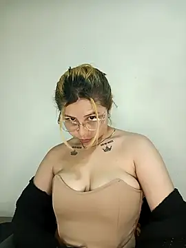 Snapshot of SiennaValera chatting on 7, 10, 2025 SiennaValera online show from 7, 10, 2025