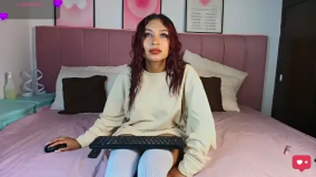 Naiaa Cruz online show from 18, 3, 2026