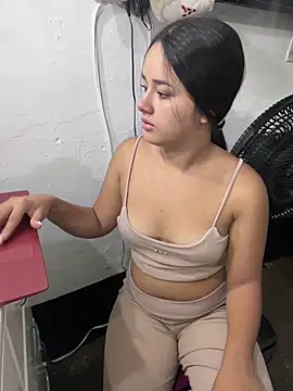 Luciaparker03 online show from 13, 4, 2026