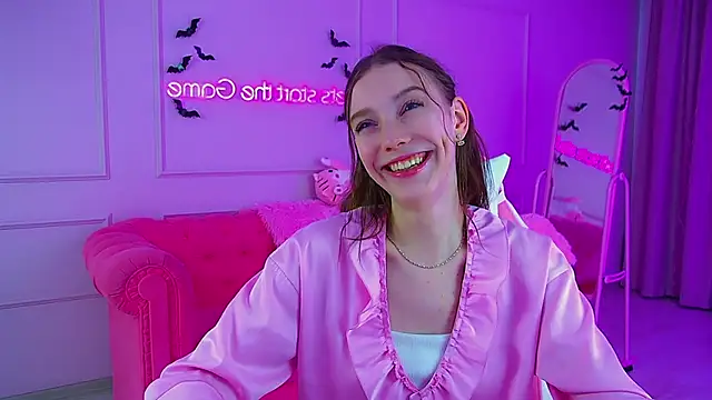 Snapshot of VeronicaVances chatting on 6, 11, 2025 VeronicaVances online show from 6, 11, 2025