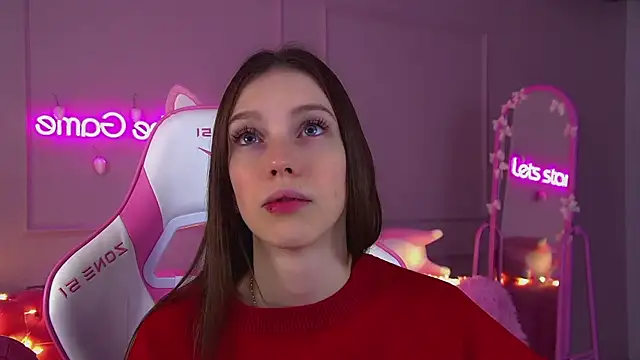 Snapshot of VeronicaVances chatting on 4, 12, 2025 VeronicaVances online show from 4, 12, 2025