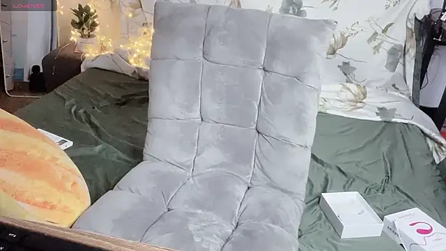 Snapshot of Jade-0906 chatting on 4, 11, 2025 Jade-0906 online show from 4, 11, 2025