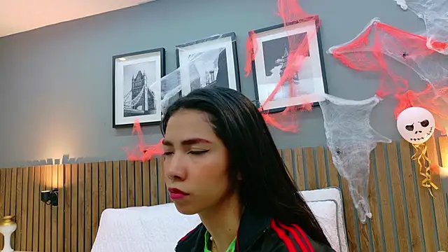 luna roja25 online show from 27, 10, 2025