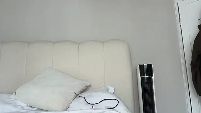 KayleeBella online show from 2, 4, 2026