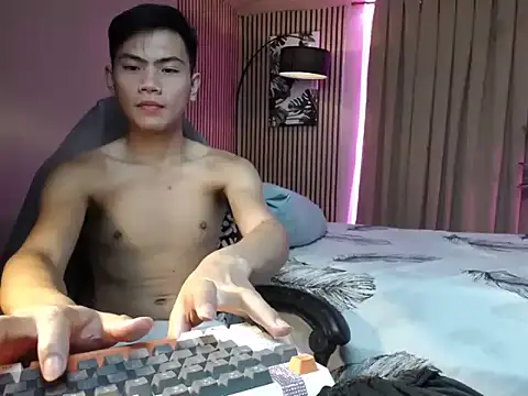 Snapshot of alex_cummer chatting on 27, 10, 2025 alex cummer online show from 27, 10, 2025