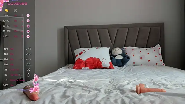 qimiiqo online show from 28, 9, 2025