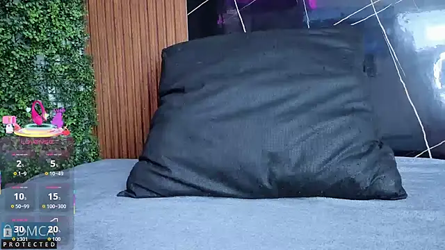 Kiara Zahiri   online show from 28, 10, 2025