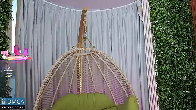 Kiara Zahiri   online show from 1, 11, 2025