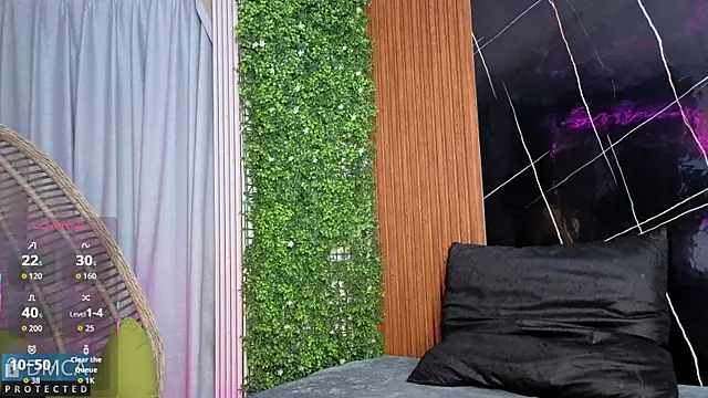 Kiara Zahiri   online show from 13, 11, 2025