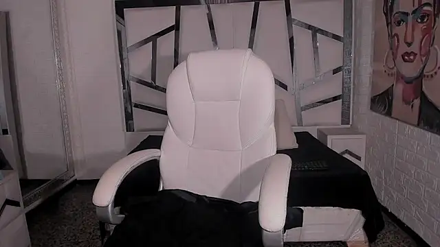 Alisha Evans Rs online show from 12, 10, 2025