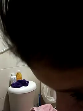 Snapshot of LunaAndOrion chatting on 5, 10, 2025 LunaAndOrion online show from 5, 10, 2025