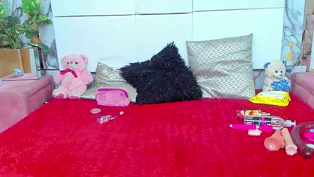 Snapshot of KloeANDbritany chatting on 25, 10, 2025 KloeANDbritany online show from 25, 10, 2025