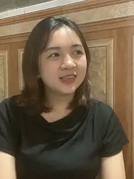 Snapshot of Lonnina chatting on 6, 10, 2025 Lonnina online show from 6, 10, 2025