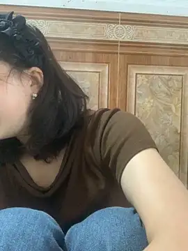 Snapshot of Lonnina chatting on 23, 10, 2025 Lonnina online show from 23, 10, 2025