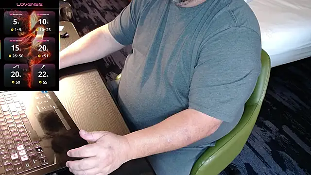 Snapshot of big_teddy98 chatting on 11, 10, 2025 big teddy98 online show from 11, 10, 2025