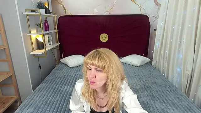 Snapshot of NatalyChanell chatting on 13, 9, 2025 NatalyChanell online show from 13, 9, 2025