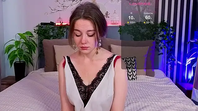 Snapshot of SkyHelen chatting on 6, 10, 2025 SkyHelen online show from 6, 10, 2025