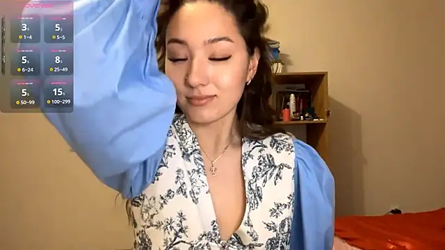 Snapshot of Sakuravice chatting on 13, 10, 2025 Sakuravice online show from 13, 10, 2025