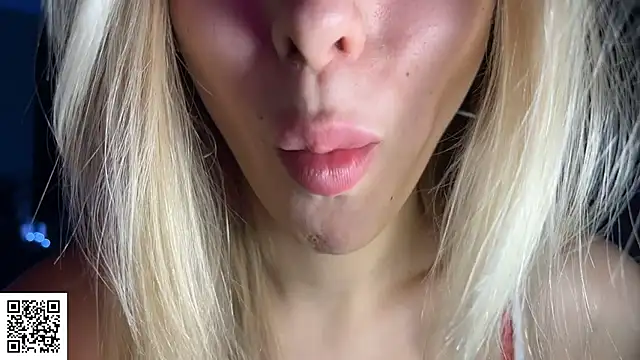 ElysiaXo online show from 4, 12, 2025