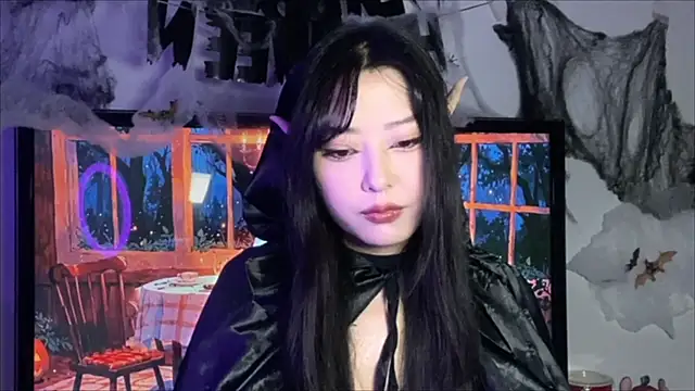 Snapshot of WonderMira chatting on 28, 10, 2025 WonderMira online show from 28, 10, 2025