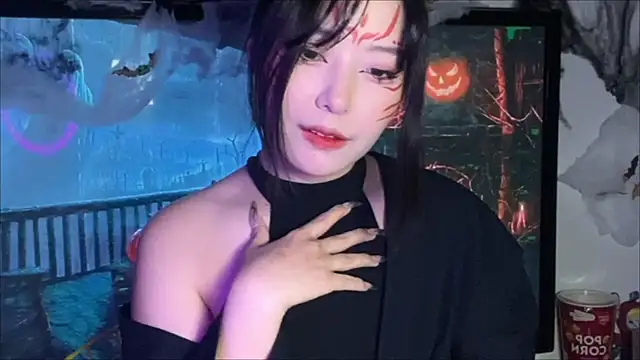 Snapshot of WonderMira chatting on 30, 10, 2025 WonderMira online show from 30, 10, 2025