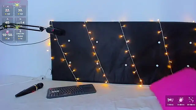 Danaa moore  online show from 10, 10, 2025