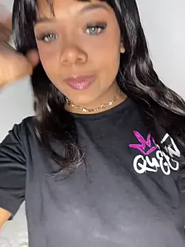 Snapshot of SereiaHott chatting on 2, 12, 2025 SereiaHott online show from 2, 12, 2025