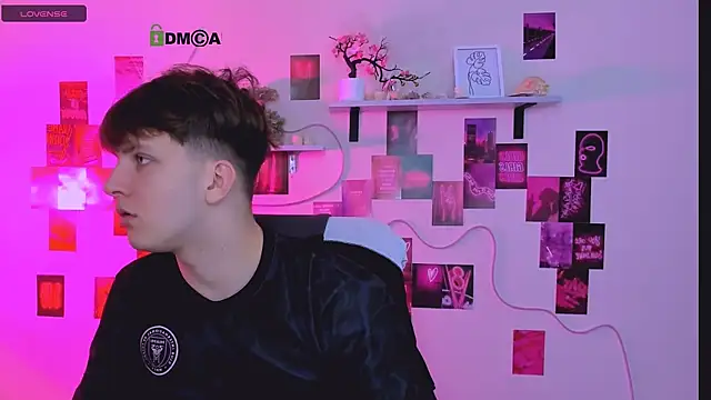 travis wolf  online show from 15, 4, 2026