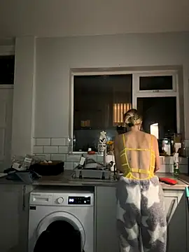 Snapshot of CheekyChelseaX chatting on 31, 10, 2025 CheekyChelseaX online show from 31, 10, 2025