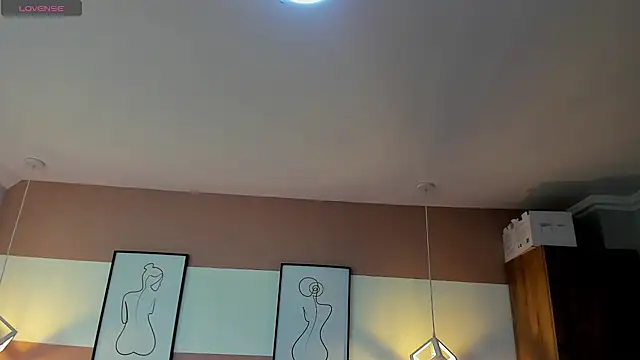 Mia Valentine  online show from 4, 2, 2026