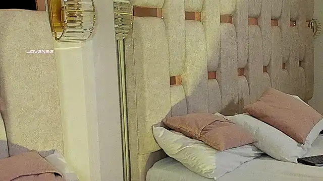 Snapshot of charlotte_line chatting on 16, 12, 2025 charlotte line online show from 16, 12, 2025