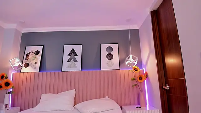 Snapshot of Nina_Ford chatting on 28, 10, 2025 Nina Ford online show from 28, 10, 2025