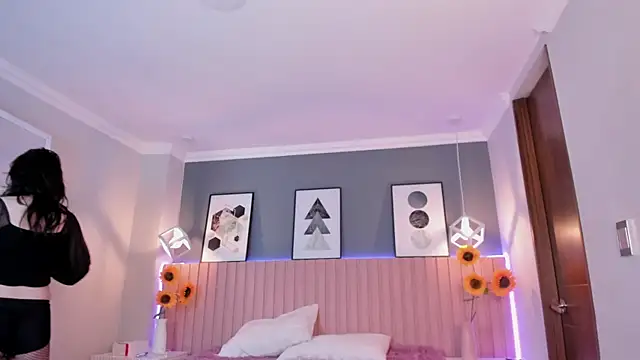 Snapshot of Nina_Ford chatting on 7, 11, 2025 Nina Ford online show from 7, 11, 2025