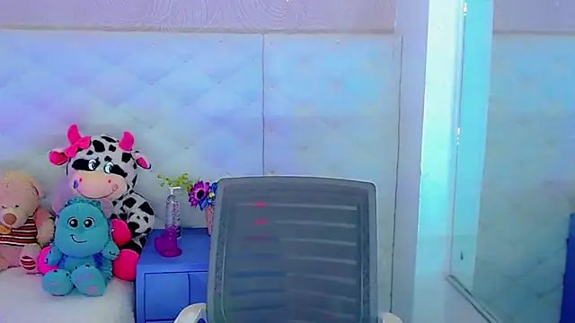 Snapshot of hanna_sweett34 chatting on 14, 10, 2025 hanna sweett34 online show from 14, 10, 2025