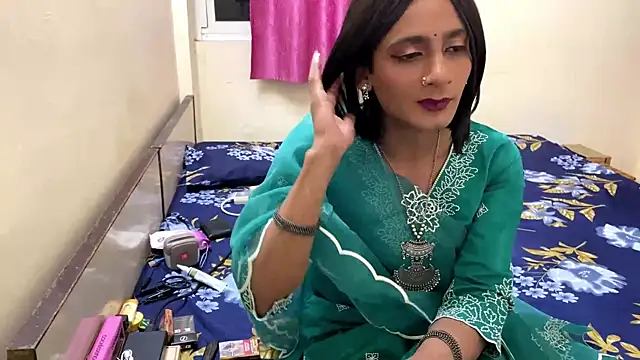 LuvLayla online show from 9, 10, 2025