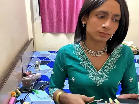 LuvLayla online show from 18, 10, 2025