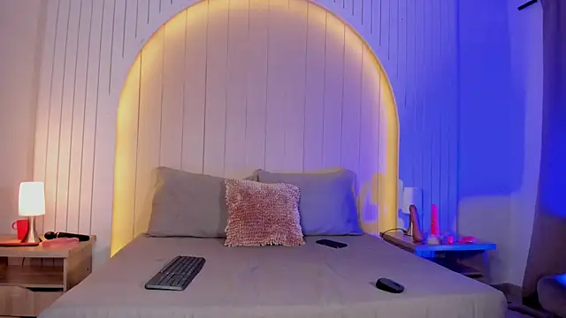 ALICESANDOVAL online show from 14, 12, 2025