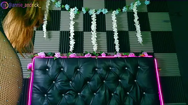  leda swan  online show from 6, 2, 2026