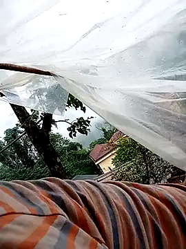 Snapshot of omiu-baby chatting on 7, 10, 2025 omiu-baby online show from 7, 10, 2025