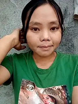 Snapshot of omiu-baby chatting on 11, 10, 2025 omiu-baby online show from 11, 10, 2025