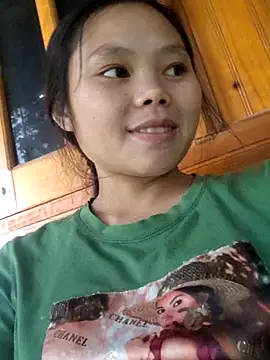 Snapshot of omiu-baby chatting on 5, 11, 2025 omiu-baby online show from 5, 11, 2025