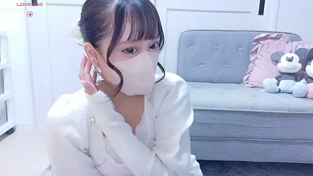 YURi luv online show from 4, 11, 2025