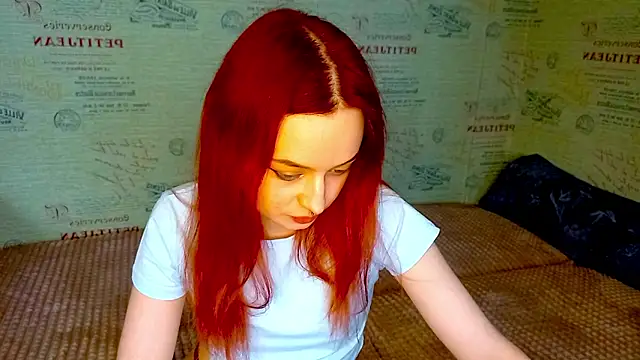 Snapshot of emi_less chatting on 25, 9, 2025 emi less online show from 25, 9, 2025