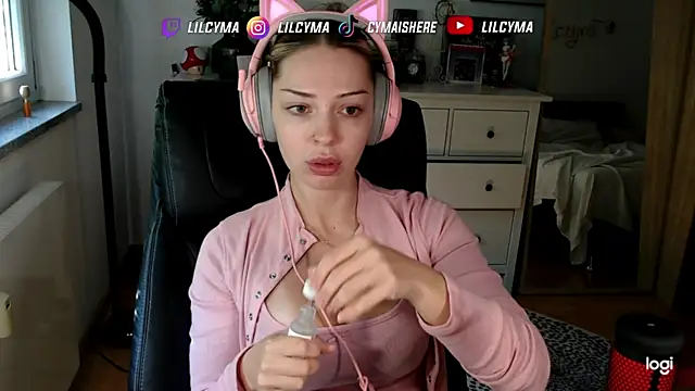 Snapshot of cymaishere chatting on 3, 10, 2025 cymaishere online show from 3, 10, 2025