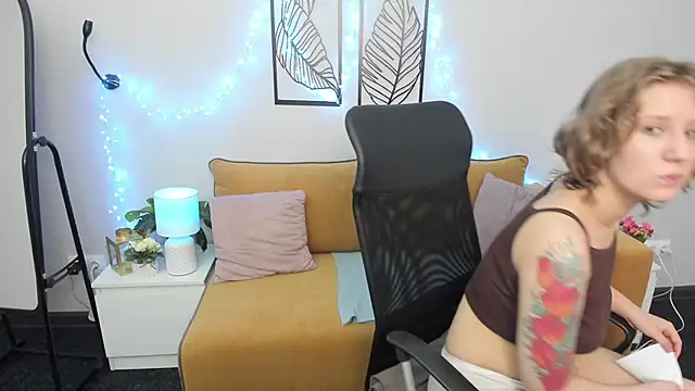 Snapshot of Hailey_Foxy chatting on 12, 9, 2025 Hailey Foxy online show from 12, 9, 2025