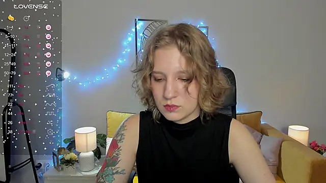 Snapshot of Hailey_Foxy chatting on 28, 9, 2025 Hailey Foxy online show from 28, 9, 2025