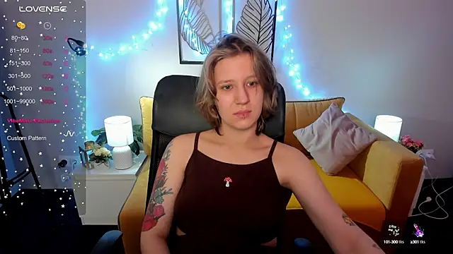 Snapshot of Hailey_Foxy chatting on 13, 10, 2025 Hailey Foxy online show from 13, 10, 2025