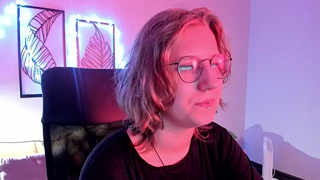 Snapshot of Hailey_Foxy chatting on 17, 11, 2025 Hailey Foxy online show from 17, 11, 2025