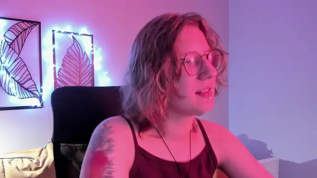 Snapshot of Hailey_Foxy chatting on 18, 11, 2025 Hailey Foxy online show from 18, 11, 2025