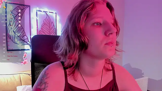 Snapshot of Hailey_Foxy chatting on 22, 11, 2025 Hailey Foxy online show from 22, 11, 2025